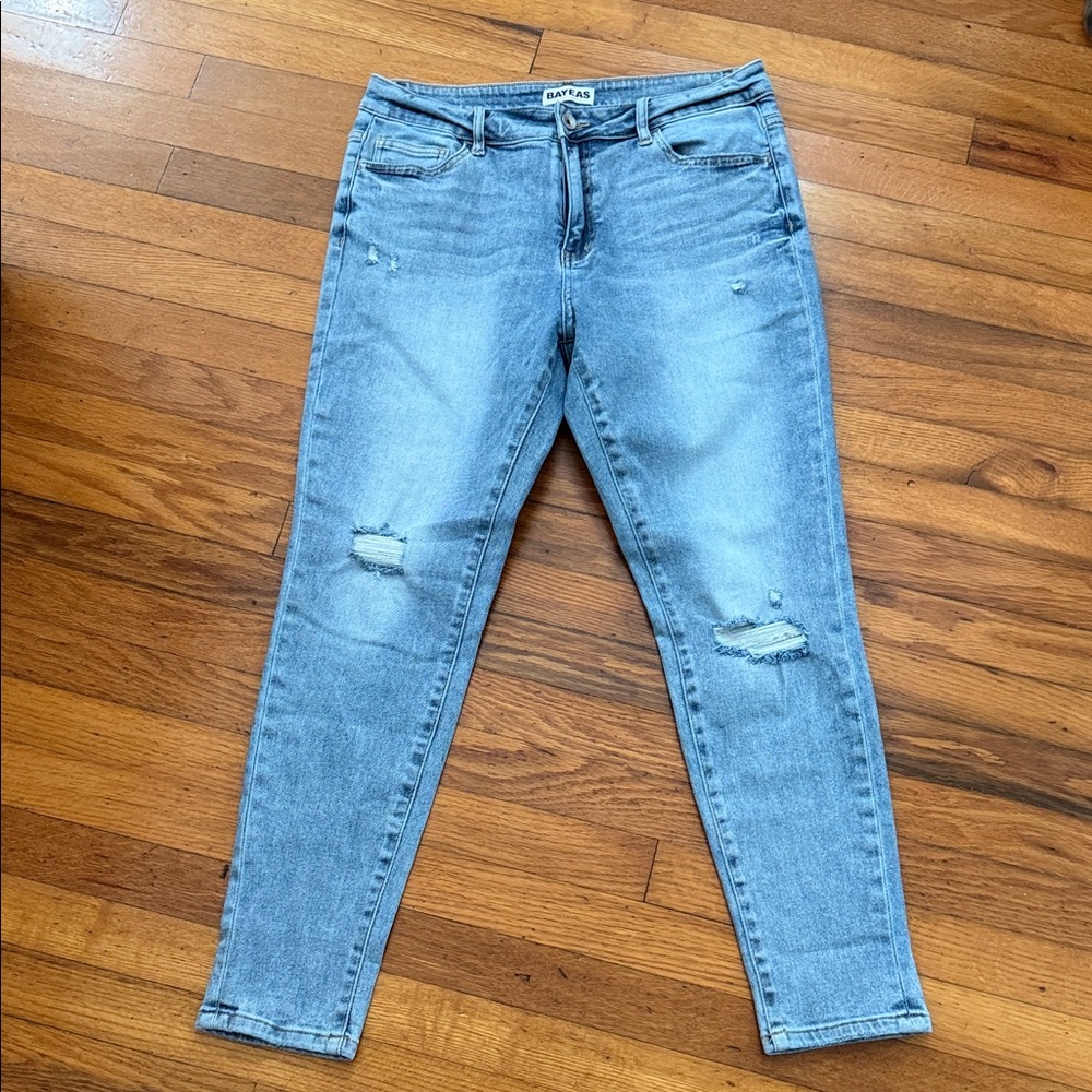 BAYEAS Women's Light Blue Distressed Jeans